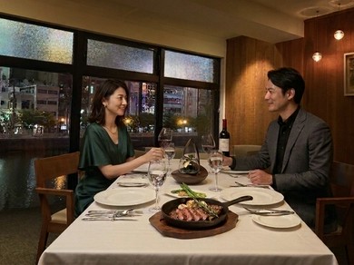 中洲の夜景とテーブル席個室