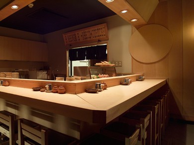 食も会話も楽しみつつ、客人へとっておきの笑みをもたらす会食