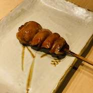 さまざまな料理へのアレンジがしやすい鶏肉として人気を集める「伊達鶏」。内臓の中でも格別な味わいを誇る「血肝」は、普段レバーが苦手だという人にも絶賛されるほどのおいしさです。