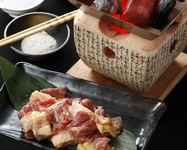 串を打たずにお席の七輪の上で焼く『卓上七輪焼き』　もも　レギュラー