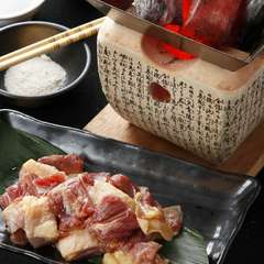 串を打たずにお席の七輪の上で焼く『卓上七輪焼き』　もも　レギュラー