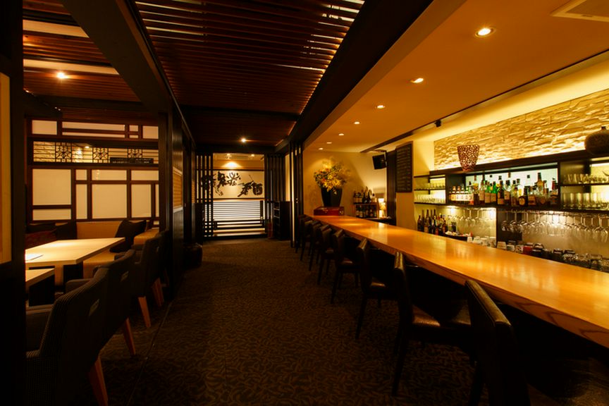 隠れ家で使える和モダンな落ち着いた店内です