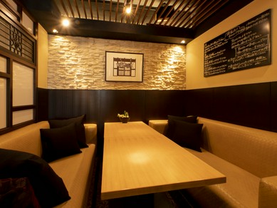 隠れ家気分でくつろげる個室も予約にて利用可能