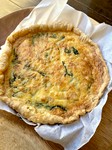 旬の野菜とふわふわ卵をサクサクのパイ生地で包みました