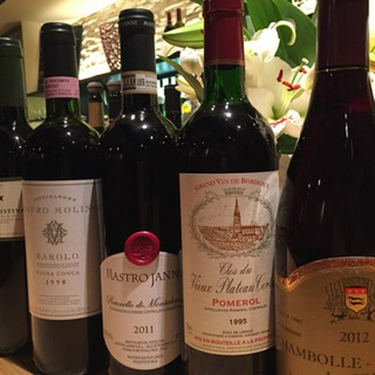 グラスワイン￥900～　ボトル￥4800～