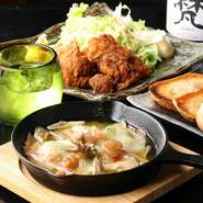 「さがみ野駅」から歩いて3分、ビル2階に佇むくつろぎの空間。居心地の良い店内でゆったりと酒を味わえる【えんびより】。1日の終わりにそっと癒しを与えてくれます。