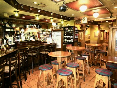 UKから取り寄せた落ち着いたインテリアの店内