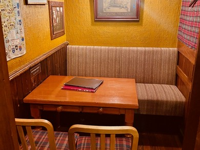 落ち着いた大人の空間でゆっくりくつろいだ接待を