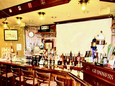 ゆっくりくつろげるカウンターで美味しい料理をお楽しみください