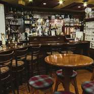 スコットランドから取り寄せたタータンチェック生地のチェアー