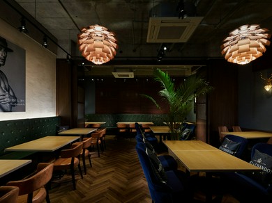 開放感がありゆっくり寛げる店内は、どんなシーンにもピッタリ