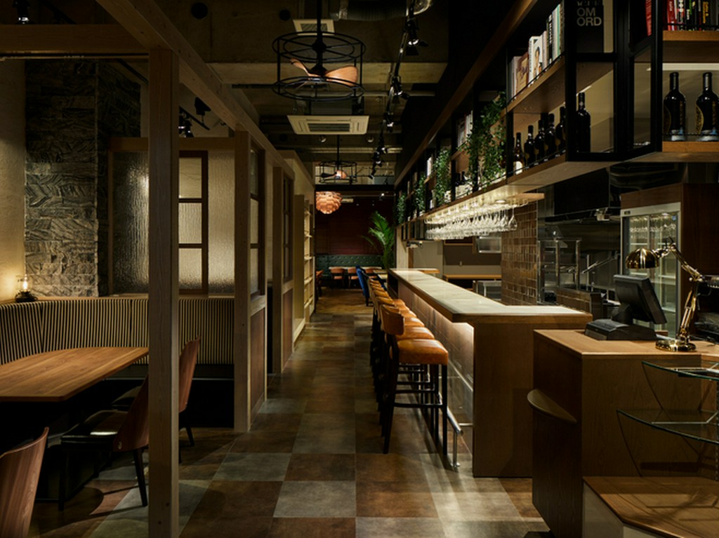 料理が映える器は「スガハラガラス」にオーダーした特注品