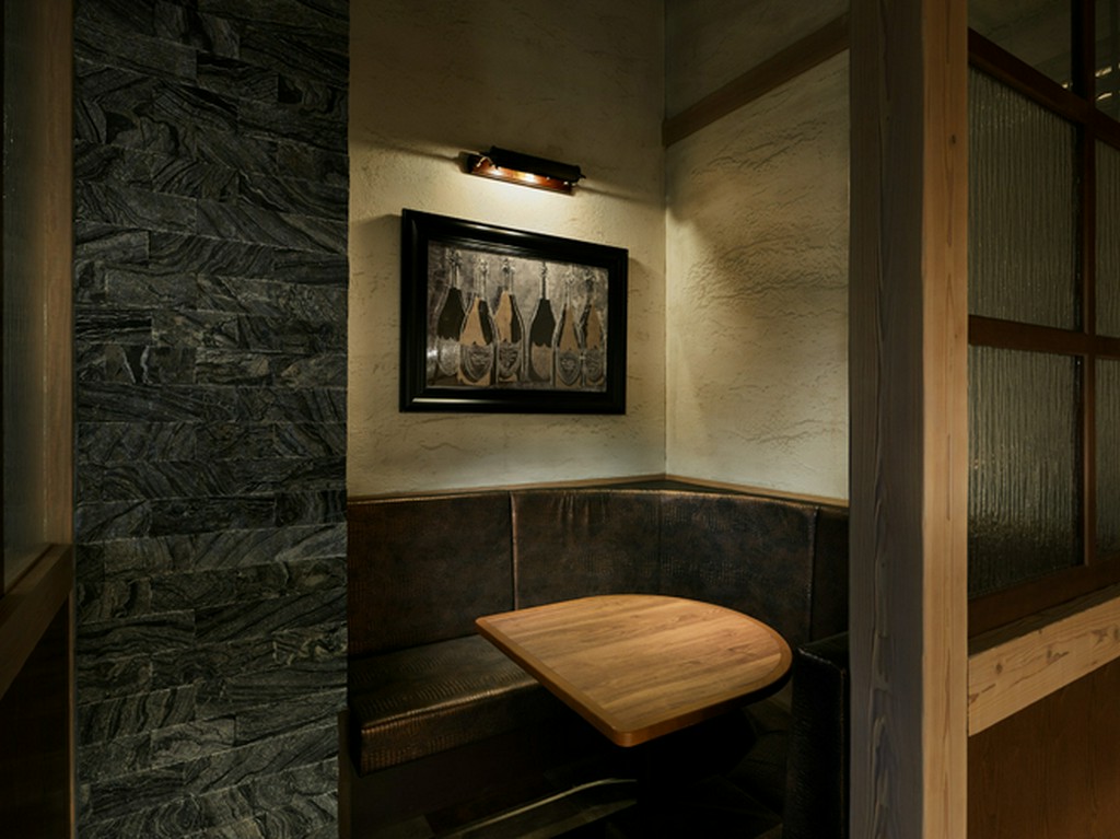 デートプランに合わせて個室、ソファー席を選べる