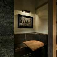 個室やソファー席は事前に予約ができるので、デートプランにあわせて選択することができます。またコースのパスタは数種類から選べるため、異なる料理をそれぞれオーダーしてシェアして食べるのもおすすめです。