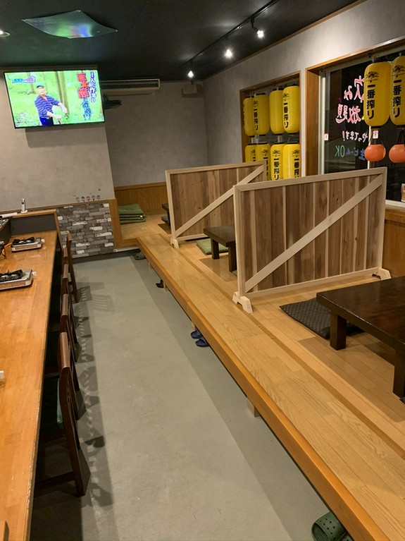 小上がり4名席、カウンター