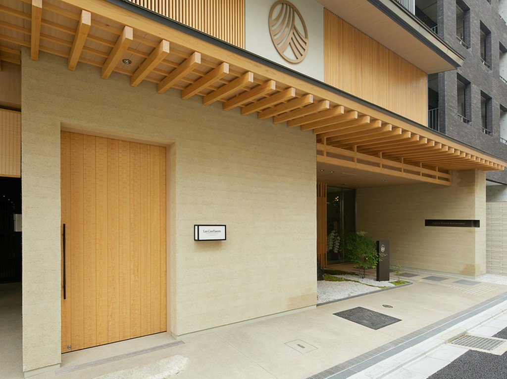 ホテルに併設されたレストランで、ゆったりと過ごせる