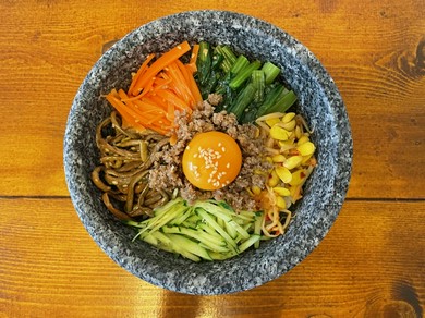 自家製ナムルの石焼ビビンバ