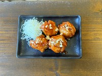 韓国料理の定番。自家製のヤンニョムソースが
辛すぎず、甘すぎずおつまみにぴったり。
他にもハニーマスタードやカンジャンチキンもございます。