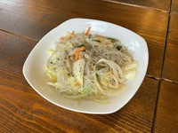 韓国春雨の炒め物です。
日本のものとは違い、弾力があり食感も楽しめます。