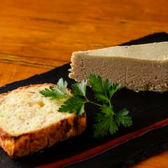 ほんのりフルーティーな『鶏白レバーのムース』