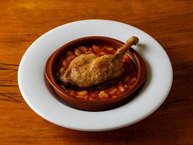 フランスの伝統料理を再現『鴨モモ肉のコンフィ』