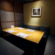 ご人数に応じて、2名～28名様までのお席をご準備。
お料理は
さつま黒豚しゃぶ　　5,000円～
和洋中会席　　　　　4,500円～
和洋中卓盛り　　　　3,700円～
ドリンク飲み放題コース別途
1800円or2,300円
