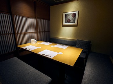 落ち着いた大人の雰囲気で二人の時間を