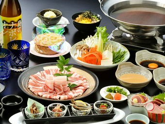 【中古美品】日本料理と天皇　約200ページ ダイニング皇' 天文館/ベイサイド/和食 ネット予約可 | ヒトサラ