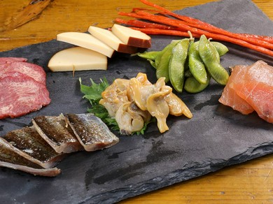 目玉はソムリエ監修のワインリスト。飲み放題コース2980円〜