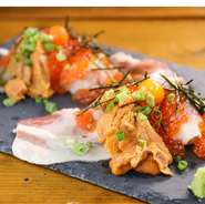 一品料理で人気『こぼれずし』で和牛&雲丹&いくらを一度に堪能!!