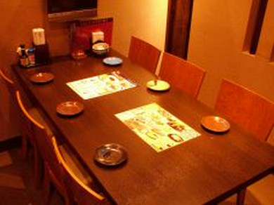 人数に合わせた広めのお席に御案内