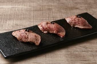 至福の握り　カンボジア産粒生胡椒のせ