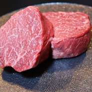 にくがとう誕生のきっかけとなった赤身肉のランイチ。きめ細かいお尻の肉は肉本来の旨味が楽しめる部位。今回は贅沢にステーキでご用意。