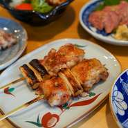 和歌山紀州備長炭で焼いております。近火の強火で焼き上げることによって素材本来の美味しさを引き出します。