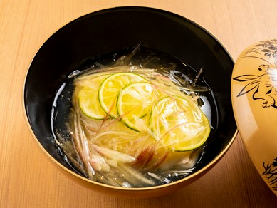 旬食材の美味しさを堪能できる一品料理が80〜90品！