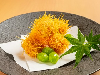 見て美しく、食べて美味しい『栗のいが揚げ』