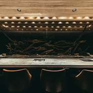 落ち着いた店内・無煙ロースターを使用、クリーンでお洒落な空間