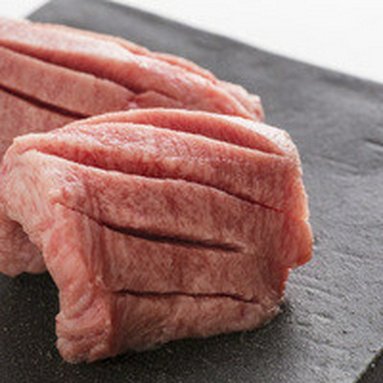 落ち着いた店内で女性の方も安心して焼肉をお楽しみください。