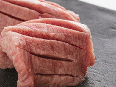 落ち着いた店内で女性の方も安心して焼肉をお楽しみください。