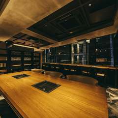 落ち着いた店内・無煙ロースターを使用、クリーンでお洒落な空間