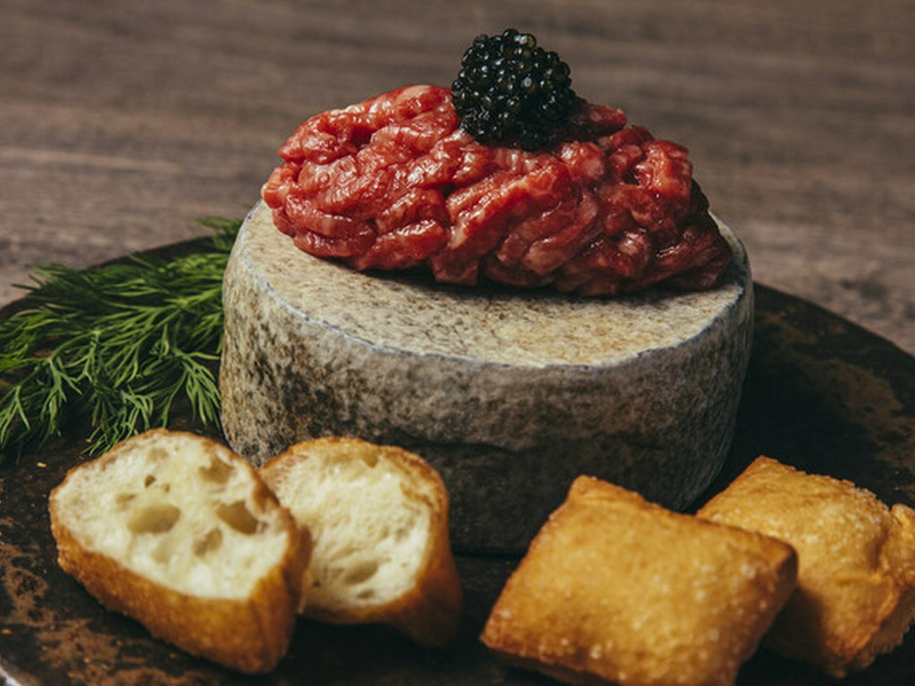 厳選和牛のタルタルユッケ