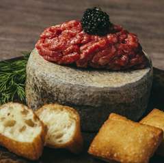 厳選和牛のタルタルユッケ