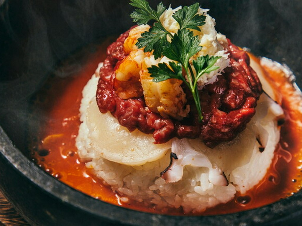 和牛とシーフードの石焼トマトリゾット