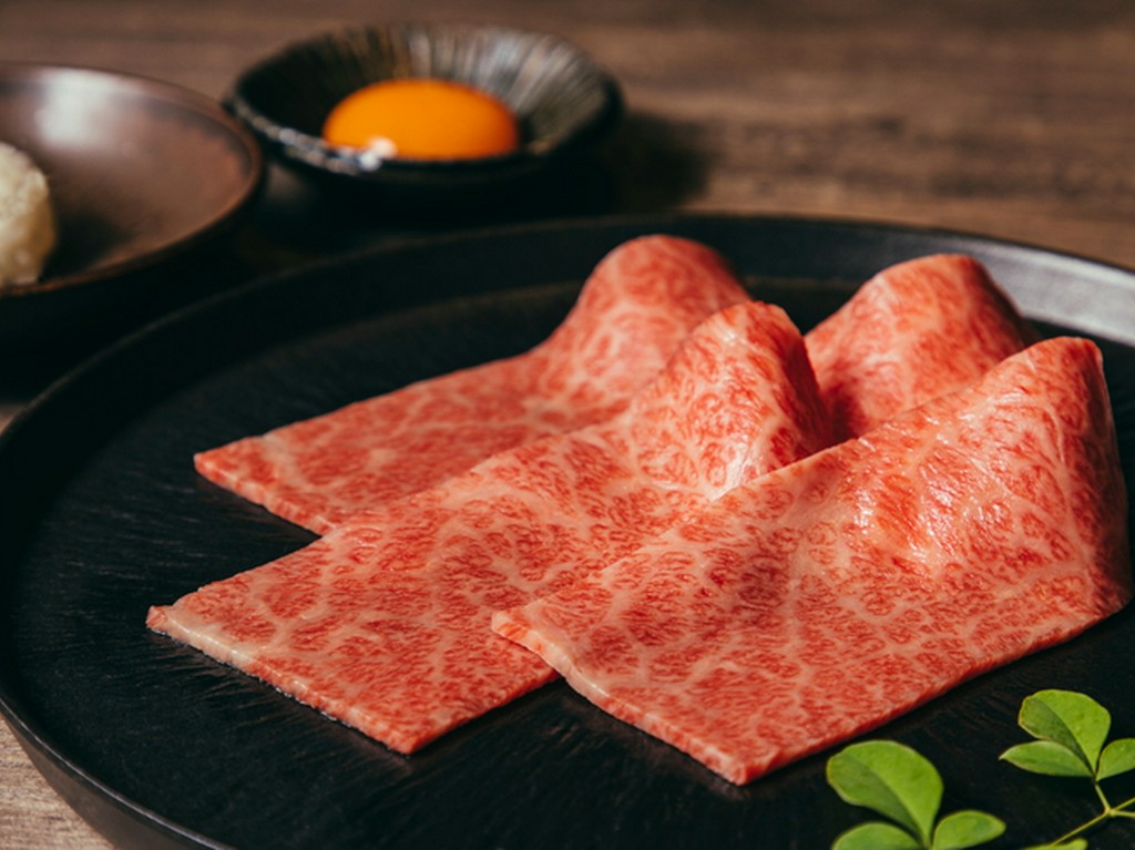 ザブトンのすき焼き　徳島県産あわそだちと一口ご飯を添えて