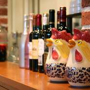 本格的なスペインの雰囲気を日本で…と思いこだわり抜いた店内。スペイン直輸入の小物やインテリアが作り出す空間で、びいどろならではのスペイン料理やお酒をお楽しみください。