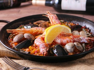 国際コンクールにて優勝経験を持つ、絶品『魚介のパエリア』