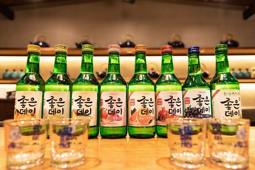 韓国の焼酎も豊富に取り揃えている