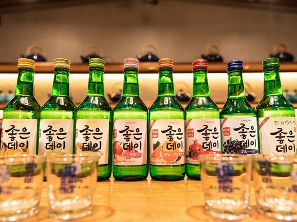 韓国の焼酎も豊富に取り揃えている