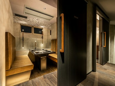 プライベート空間で食事を楽しめる個室も完備