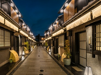 情緒感じる空間から、秘密のドアをくぐり抜けた先の非日常空間